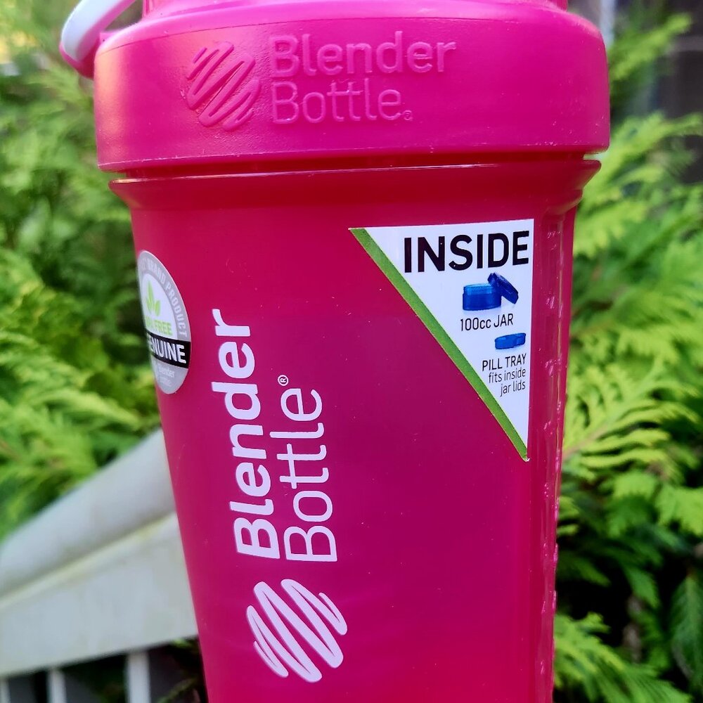This is the cadillac of blender bottles - Bpa free, 22 oz, 2 storage containers
